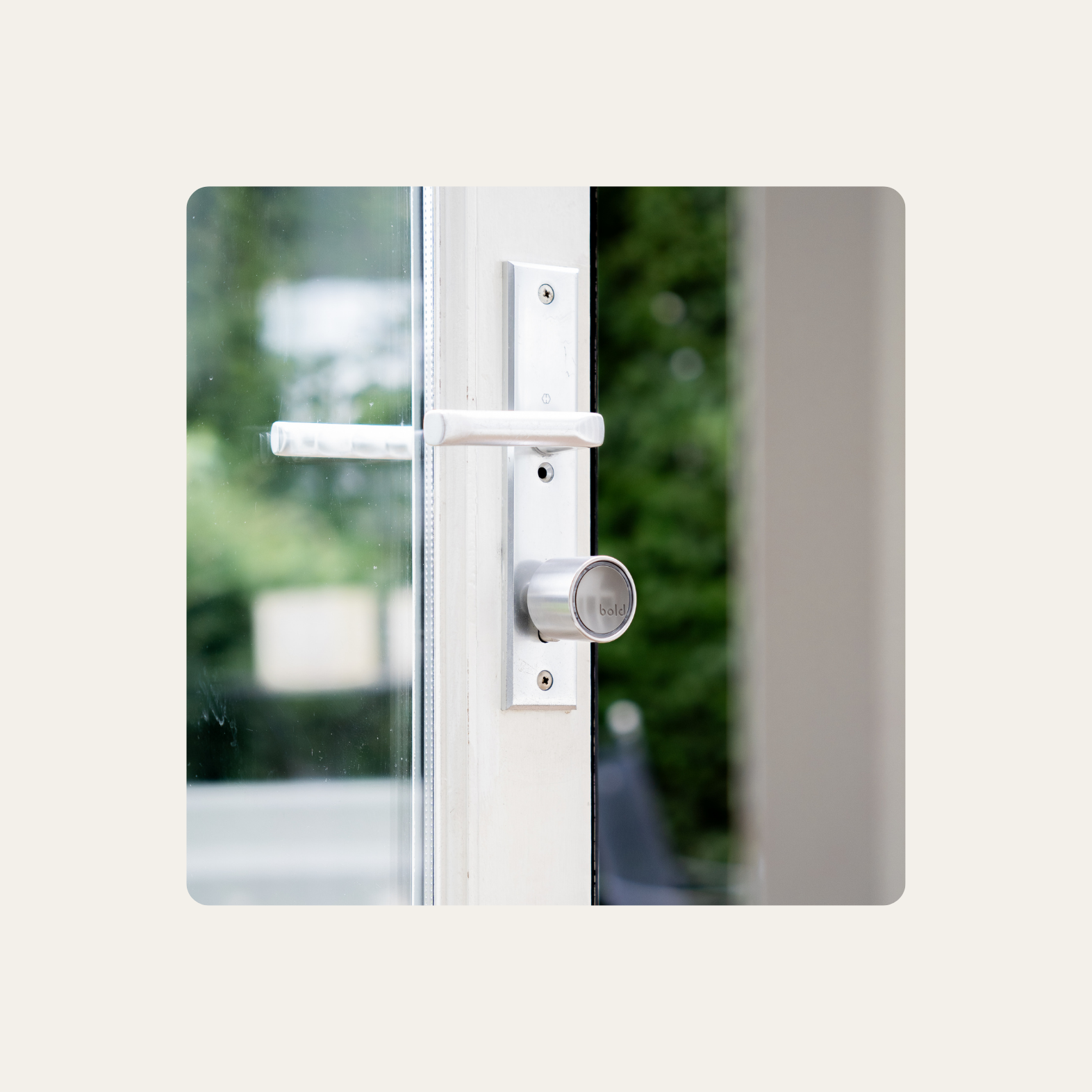 Cerradura Bold Smart Lock instalada en una puerta